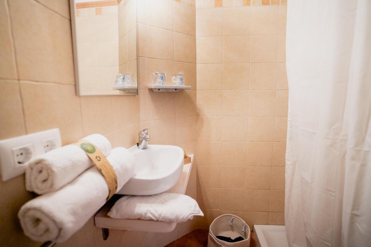 Hostal Sa Posada Set Cales Ситадела Екстериор снимка